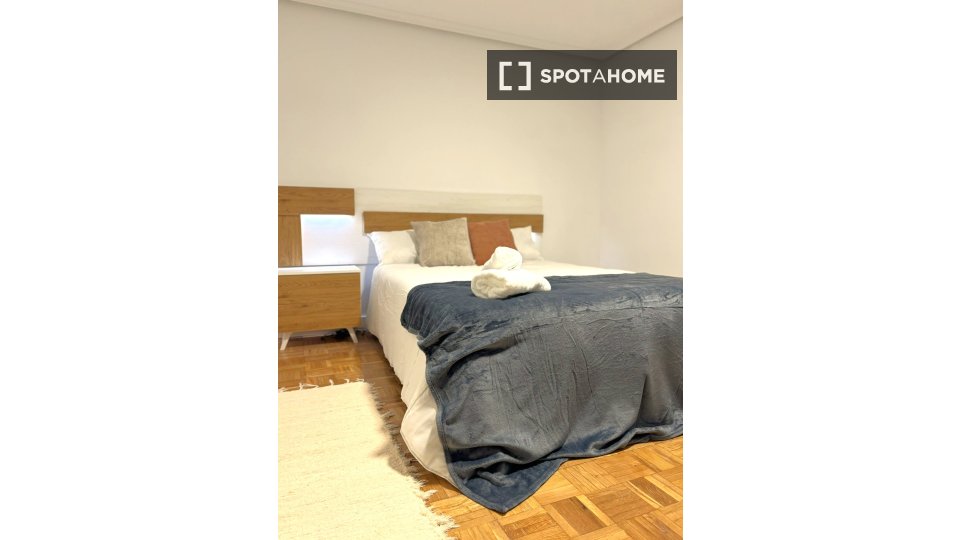 Double room Madrid, 8 beds, 160m² — photo 33
