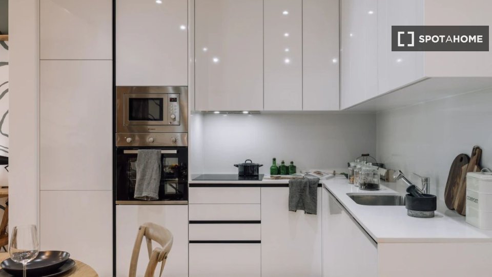 Apartment Lisbon, 1 bed — photo 19