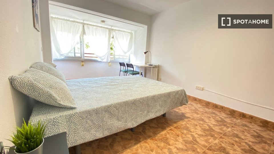 Habitación en piso compartido de 7 habitaciones en Orcasur, Madrid