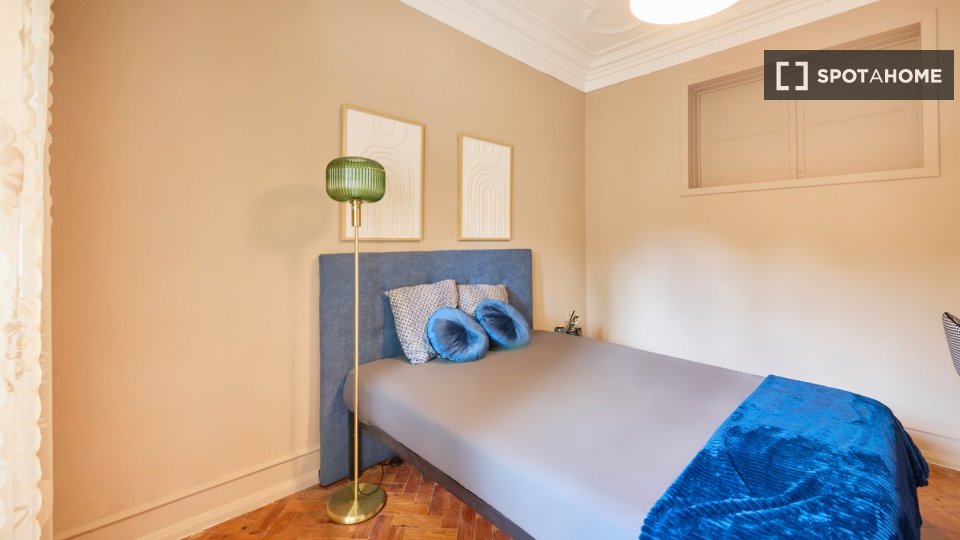 Double room Lisbon, 4 beds — photo 54