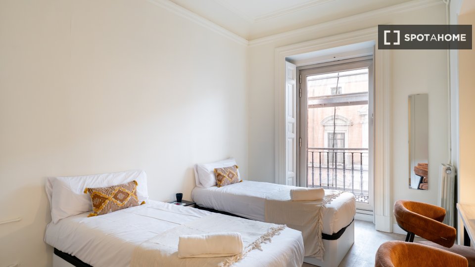 Double room Madrid, 9 beds — photo 7