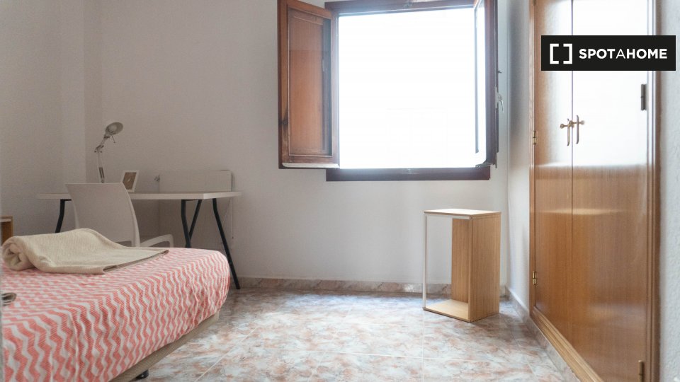 Double room Valencia, 7 beds, 200m² — photo 3