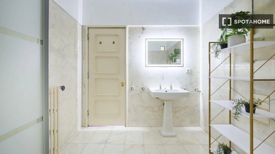 Double room Lisbon, 7 beds — photo 9
