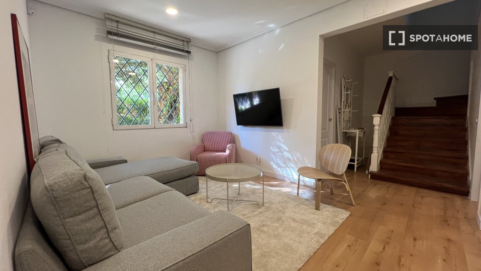 Double room Madrid, 8 beds — photo 15