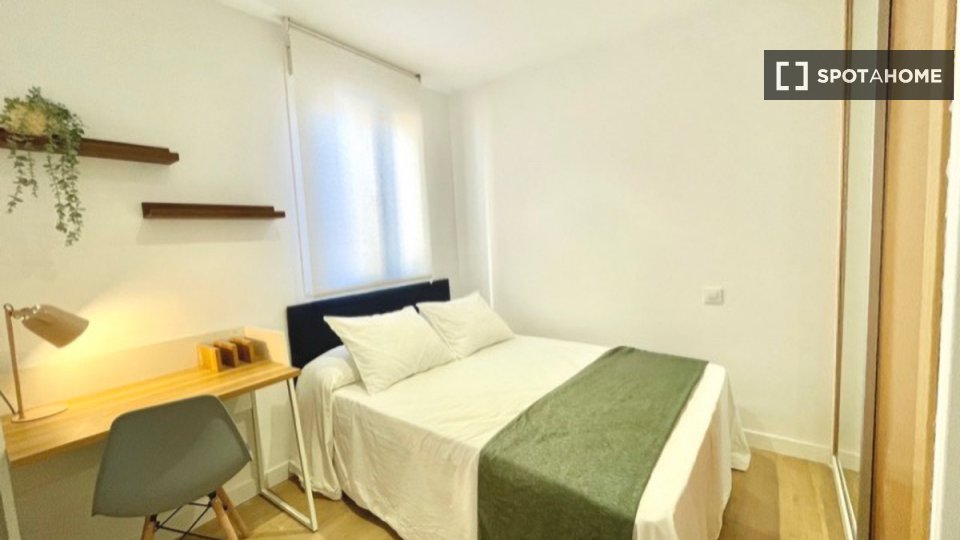 Double room Madrid, 18 beds — photo 16