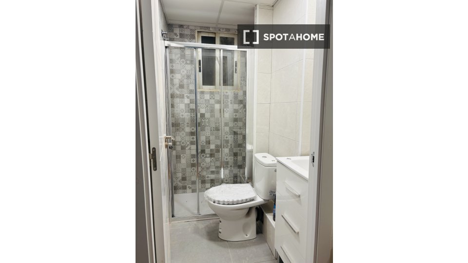 Double room Valencia, 3 beds, 110m² — photo 8