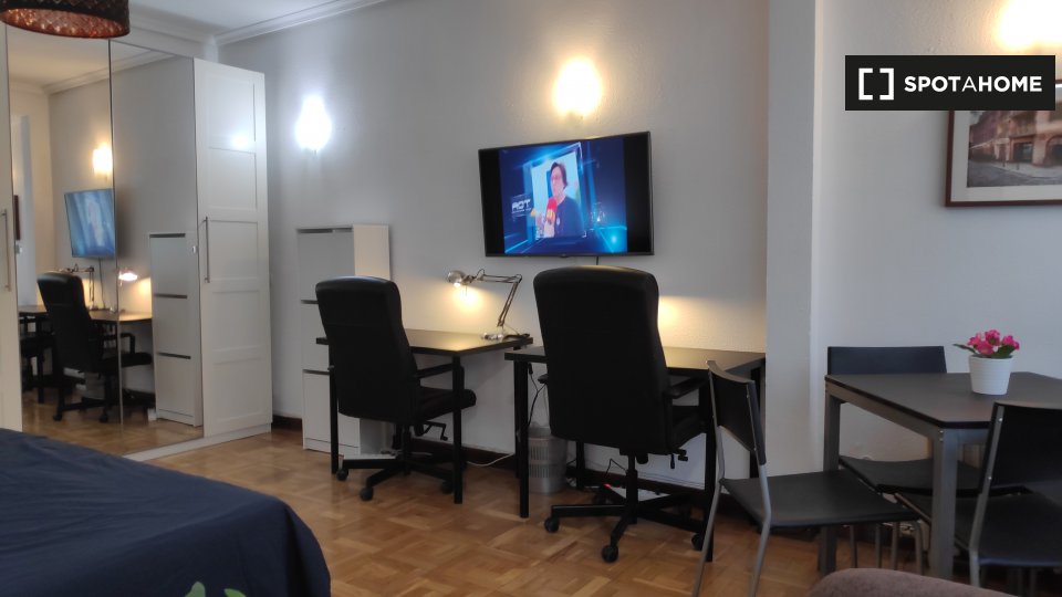 Double room Madrid, 5 beds, 120m² — photo 4