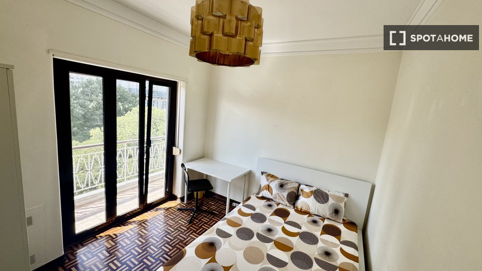 Double room Lisbon, 4 beds, 112m² — photo 12