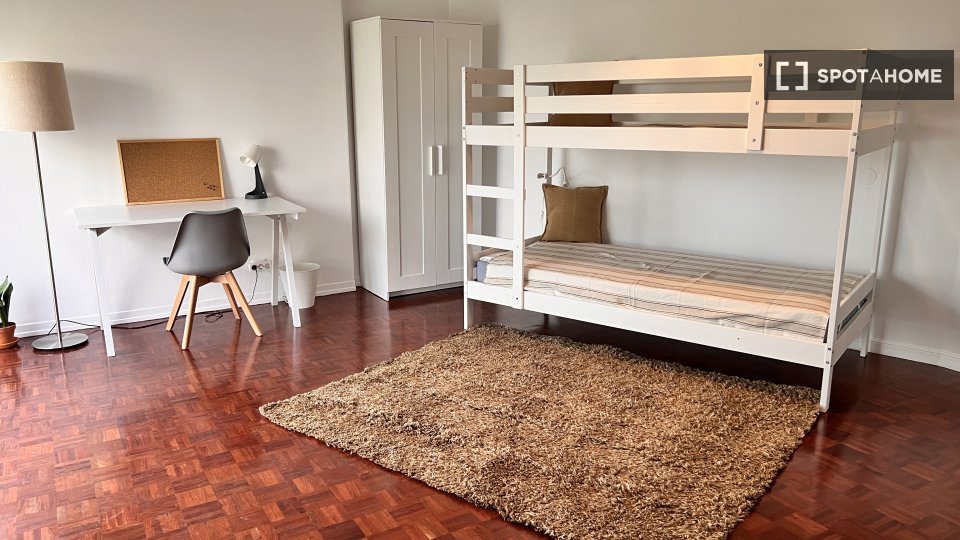 Double room Lisbon, 6 beds — photo 28