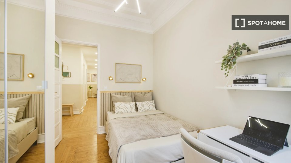Double room Lisbon, 6 beds — photo 12