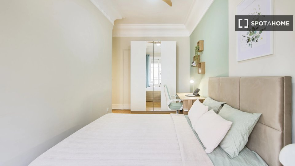 Double room Lisbon, 6 beds — photo 12