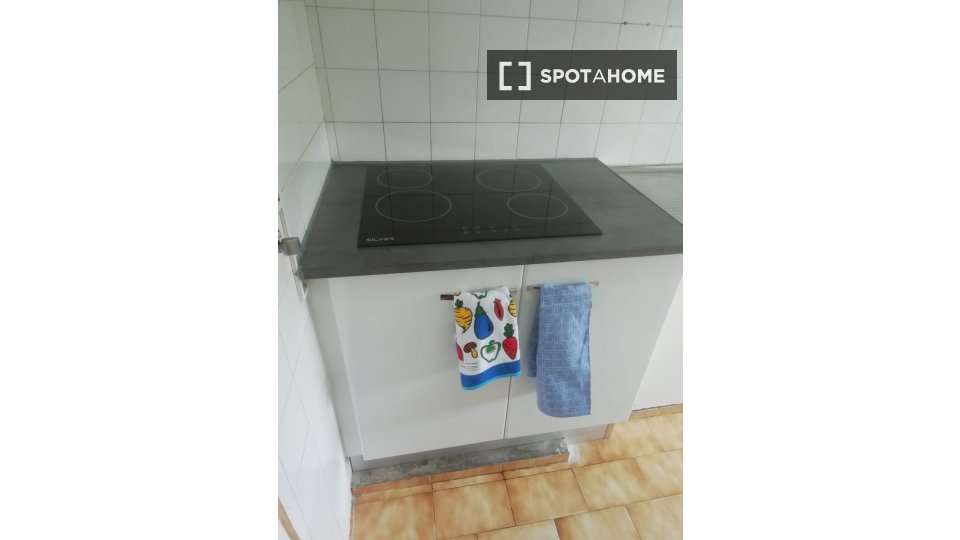 Double room Lisbon, 3 beds — photo 13