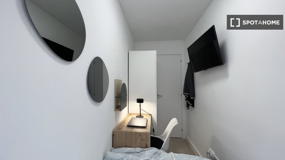 Double room Madrid, 5 beds — photo 15