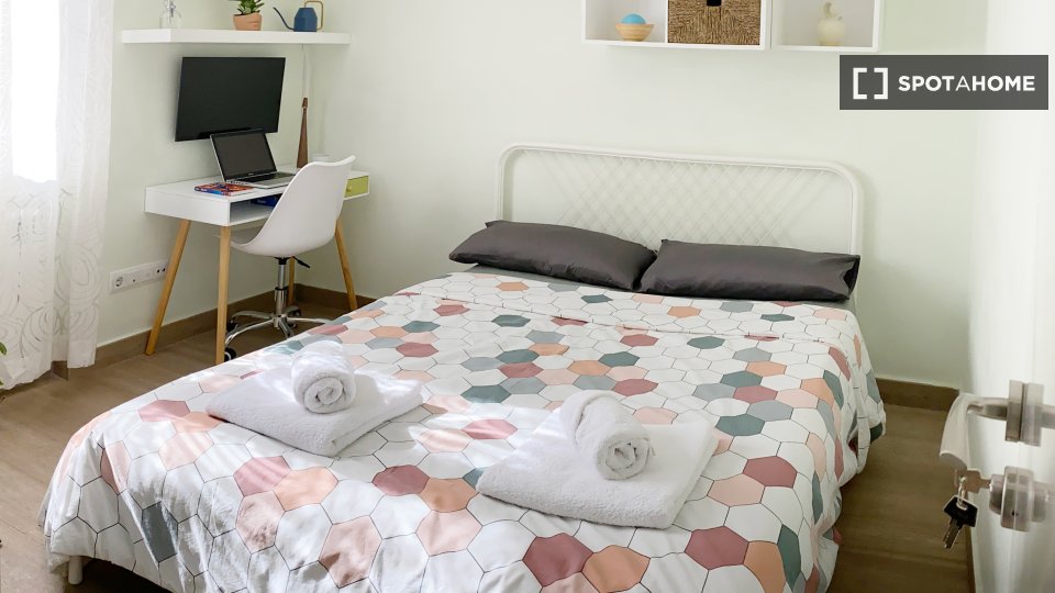 Double room Madrid, 3 beds, 9m² — photo 9