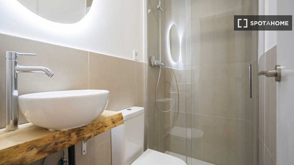 Double room Madrid, 16 beds — photo 33