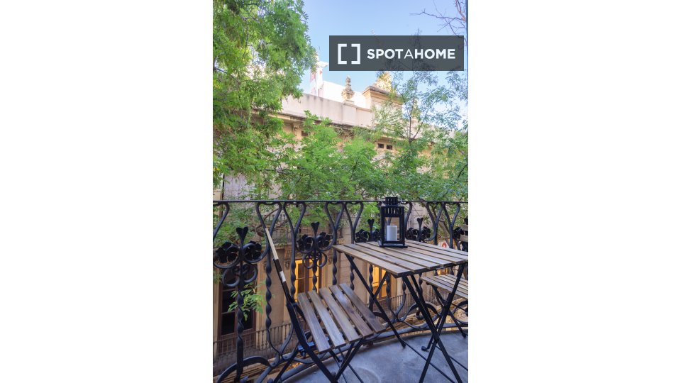 Double room Barcelona, 5 beds, 120m² — photo 5