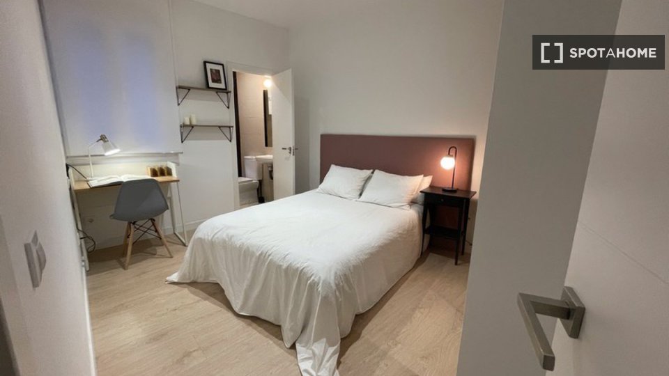 Double room Madrid, 18 beds — photo 20