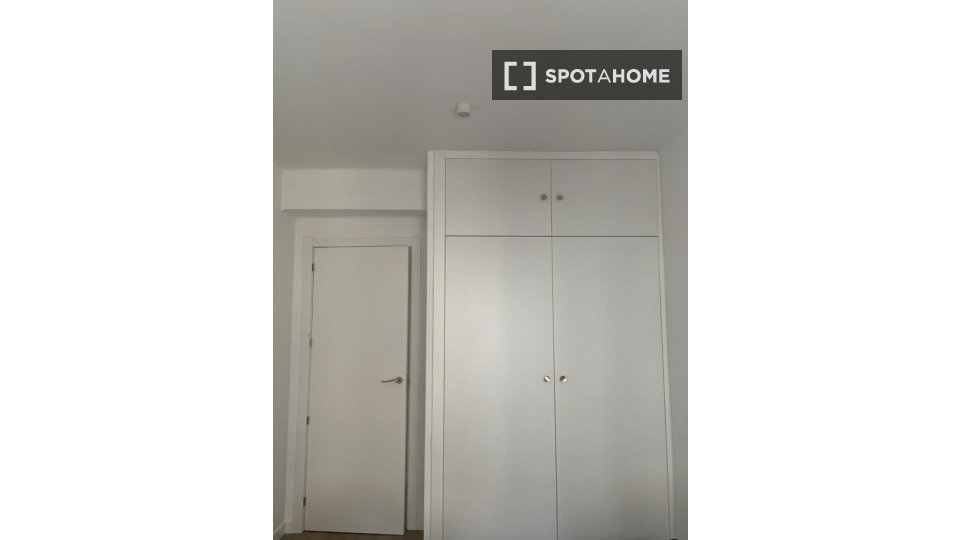 Double room Madrid, 3 beds, 120m² — photo 5
