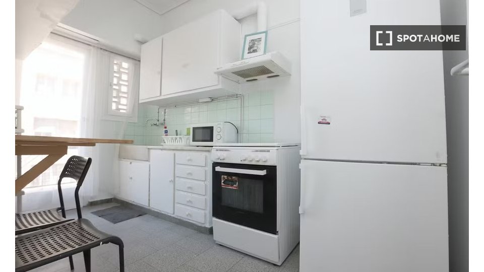 Double room Athens, 5 beds — photo 16