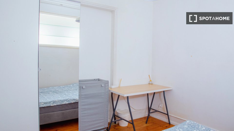 Double room Lisbon, 4 beds — photo 12
