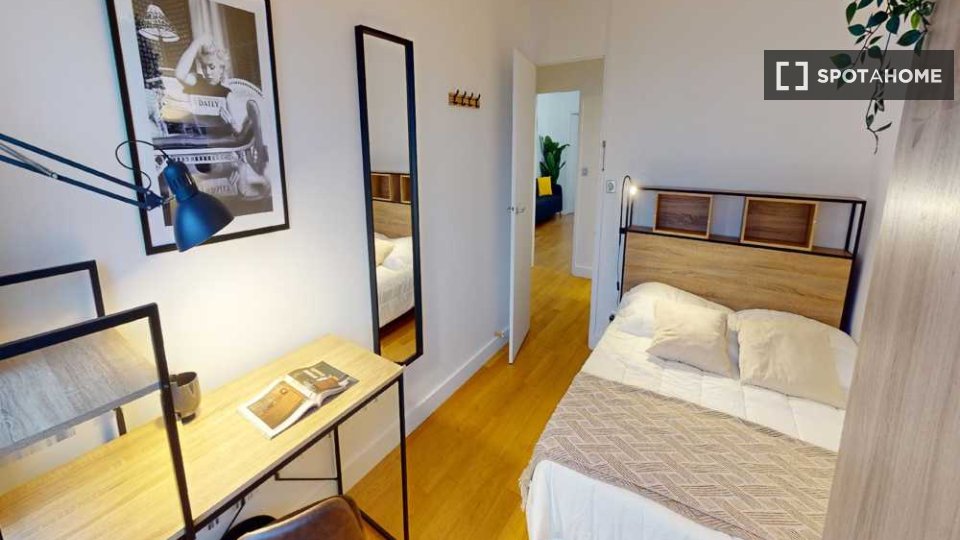 Double room Paris, 5 beds, 100m² — photo 1