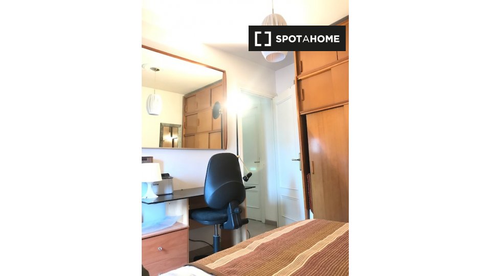 Double room Madrid, 3 beds, 90m² — photo 10