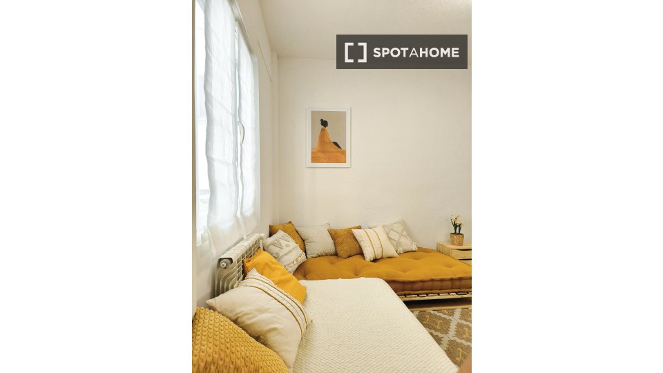 Double room Pamplona, 5 beds, 124m² — photo 3