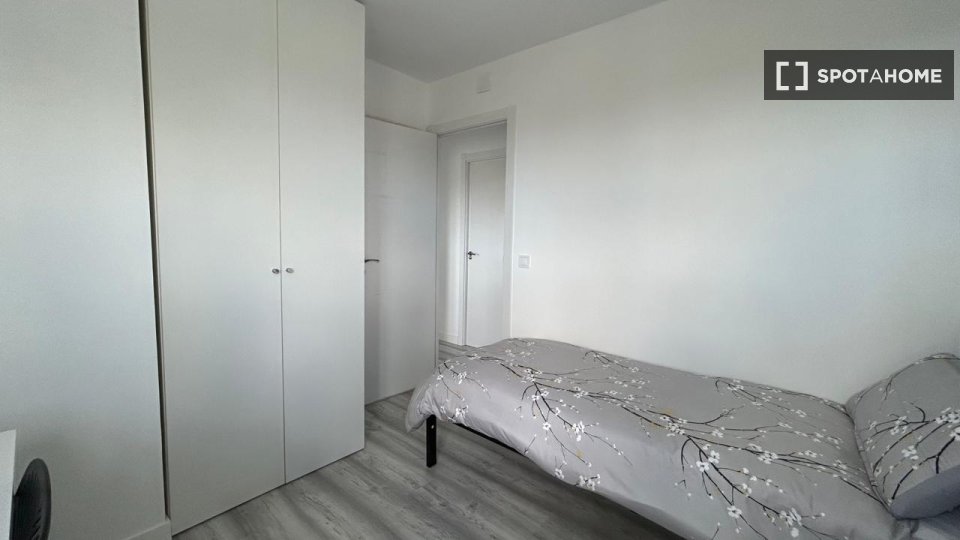 Double room Madrid, 5 beds — photo 4