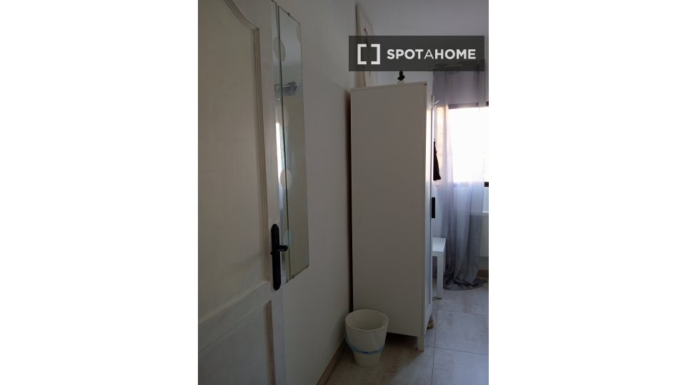 Double room Santa_Cruz_De_Tenerife, 3 beds, 75m² — photo 12