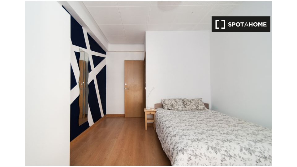 Double room Madrid, 7 beds, 140m² — photo 1