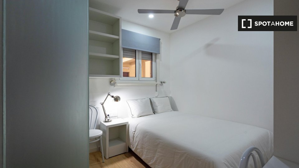 Double room Lisbon, 7 beds, 210m² — photo 1