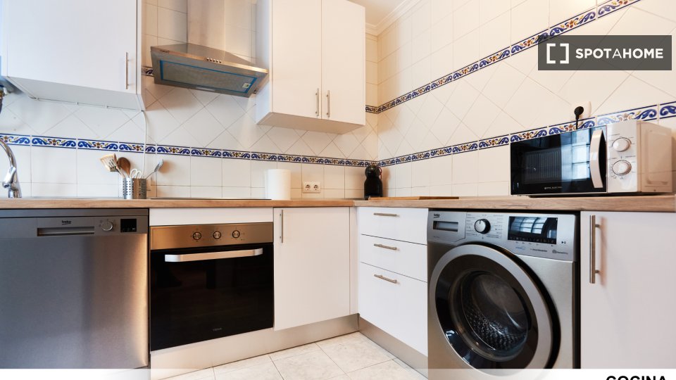 Double room Seville, 3 beds — photo 48