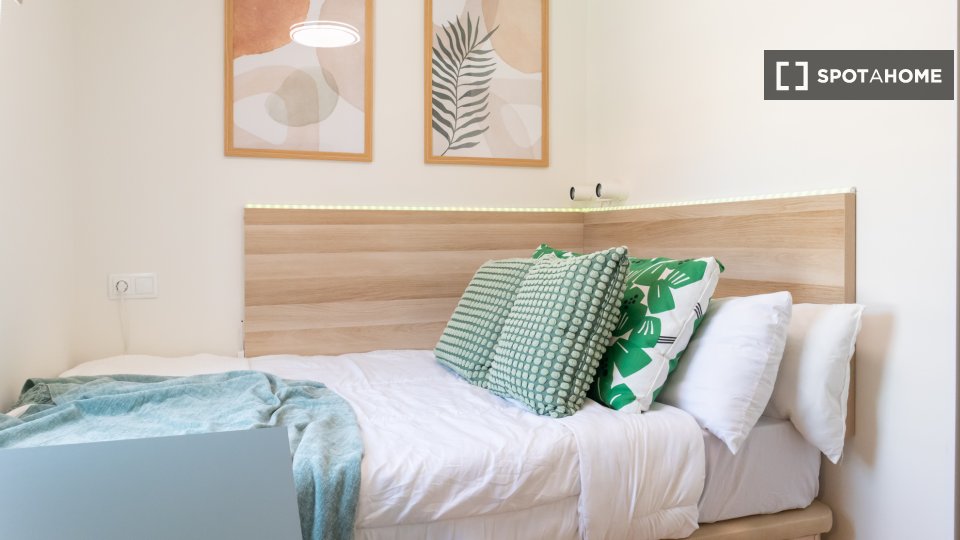 Habitación en piso compartido en alquiler en Valverde, Madrid