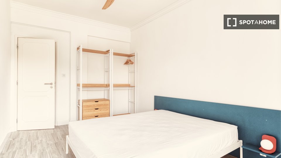 Double room Lisbon, 5 beds — photo 15