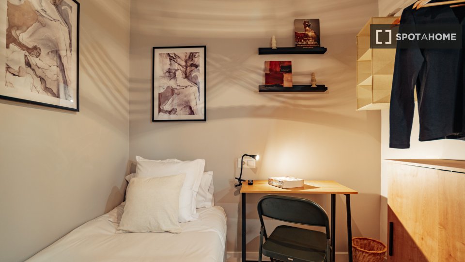 Double room Barcelona, 4 beds, 75m² — photo 19