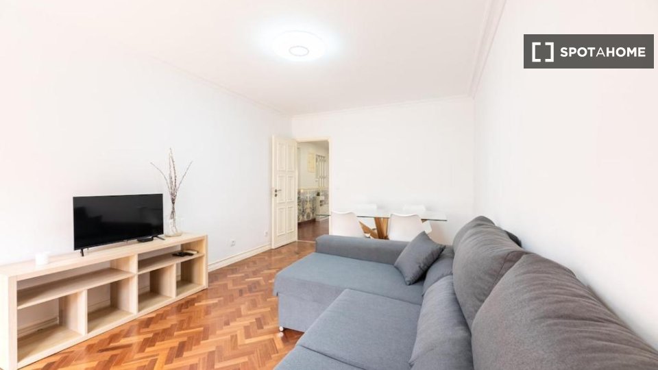 Apartment Lisbon, 2 beds, 90m² — photo 13