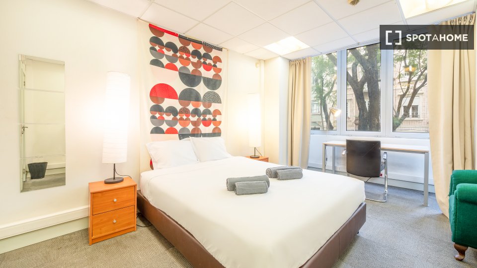 Double room Lisbon, 9 beds, 290m² — photo 11
