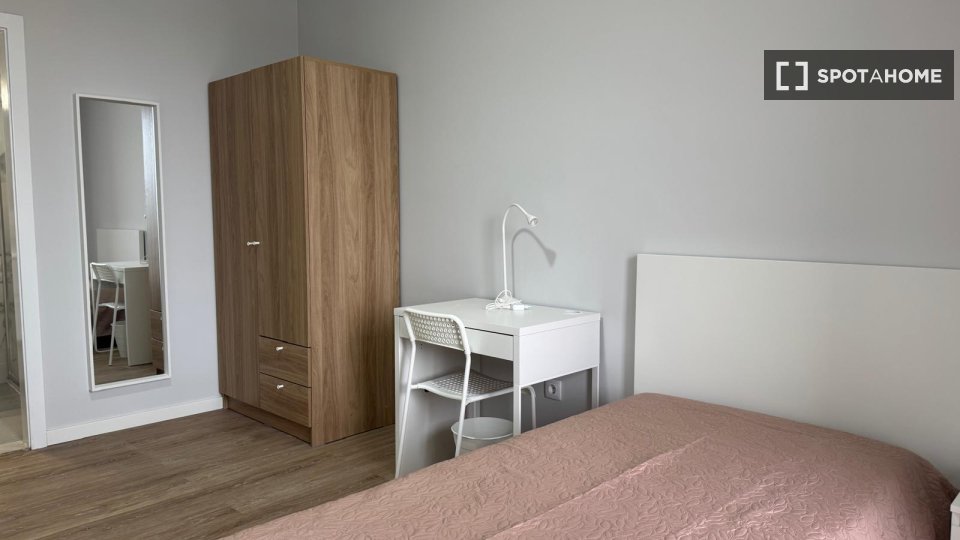 Double room Lisbon, 14 beds — photo 1