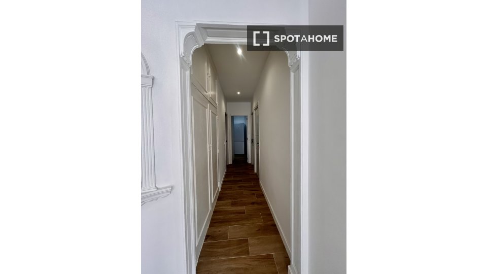Double room Barcelona, 5 beds, 128m² — photo 14