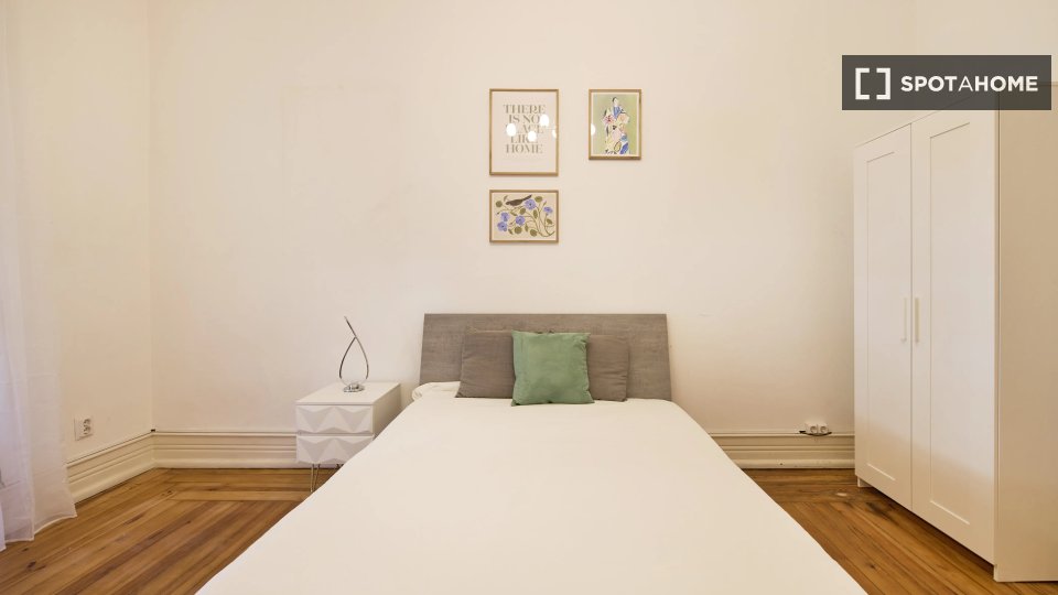 Double room Lisbon, 9 beds — photo 11