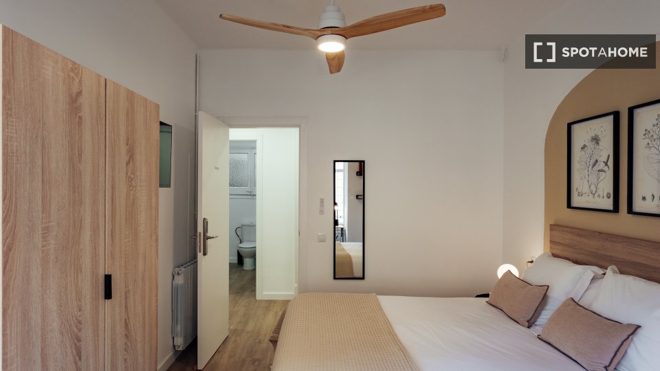 Double room Barcelona, 8 beds, 207m² — photo 9