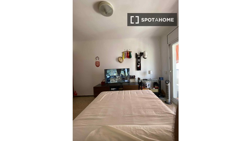 Double room Barcelona, 3 beds, 12m² — photo 18