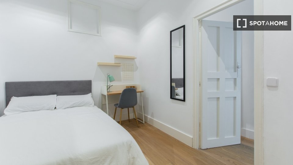Double room Madrid, 8 beds — photo 20