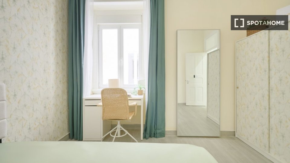 Double room Lisbon, 5 beds — photo 11