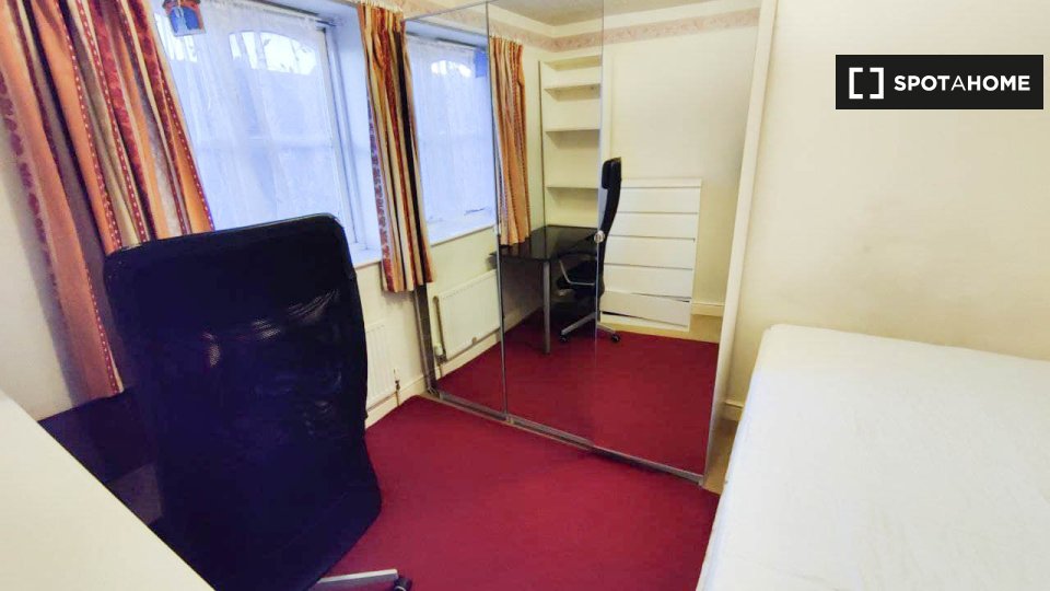 Double room London, 6 beds — photo 1