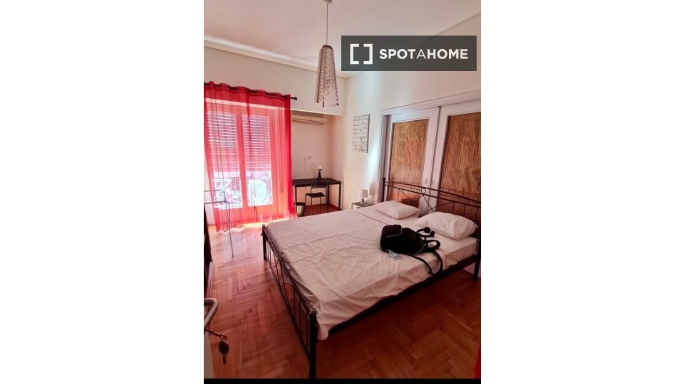 Double room Athens, 5 beds — photo 2