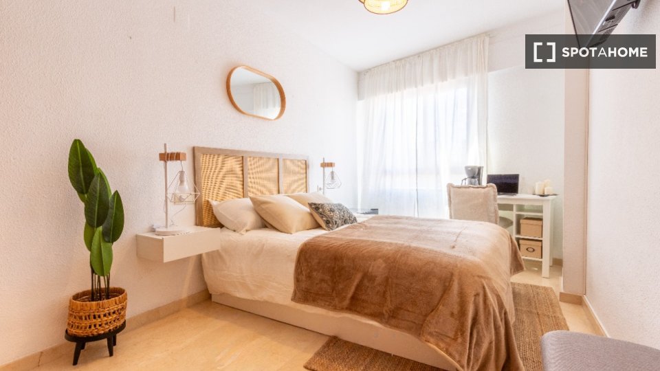 Double room Alicante, 7 beds, 150m² — photo 10