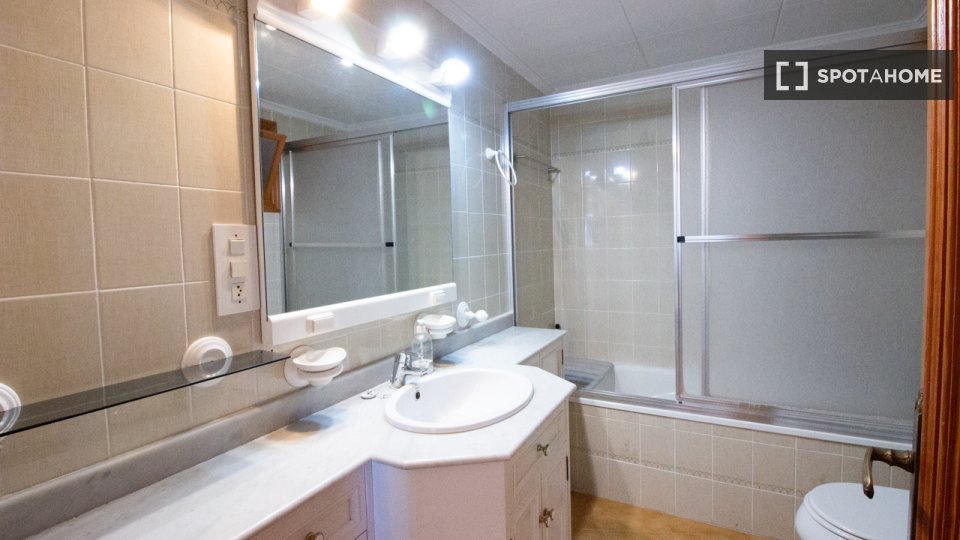 Apartment Valencia, 4 beds, 120m² — photo 2