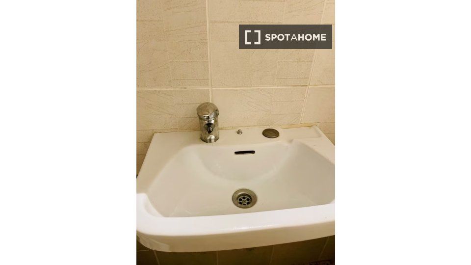 Double room Athens, 5 beds — photo 7