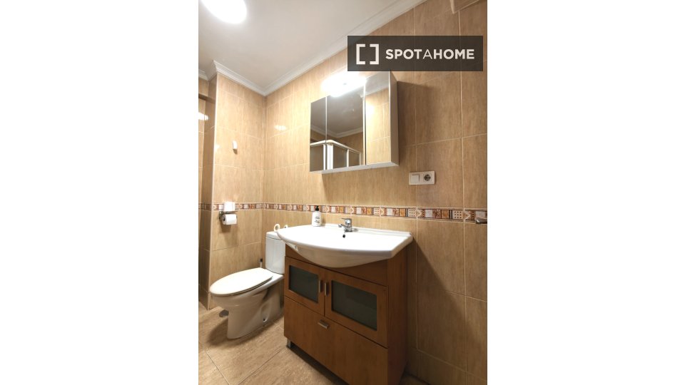 Double room Malaga, 3 beds, 79m² — photo 15